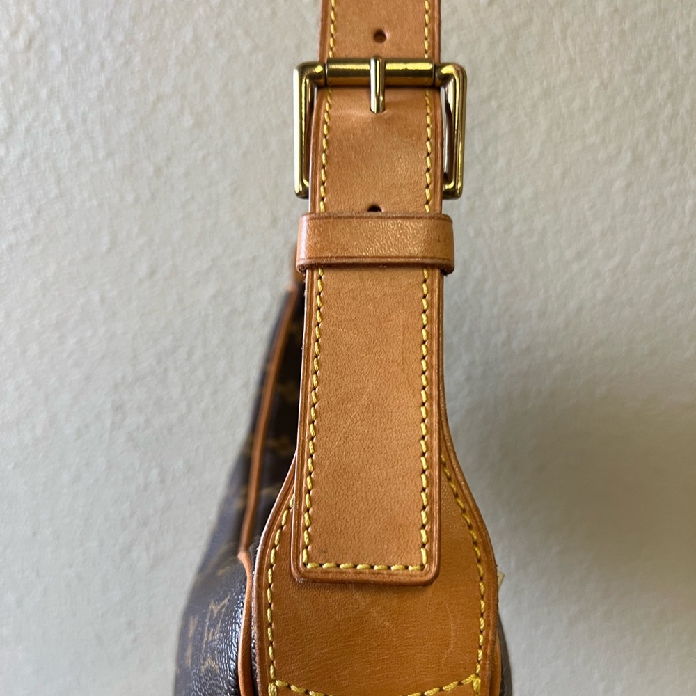 🔥SALE🔥LOUIS VUITTON CROISSANT. Excellent condition. Original dust bag. - Picture 4 of 12
